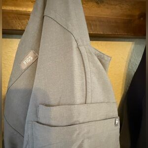 Figs Kade Scrub, cement.